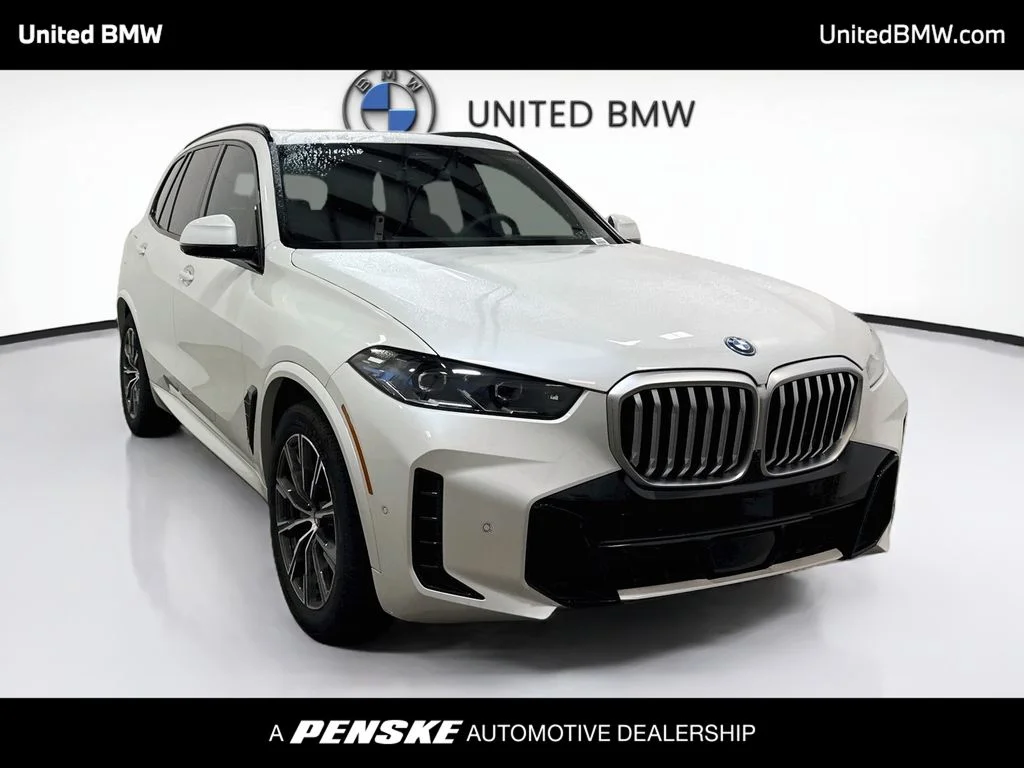 New 2026 Mineral White Metallic BMW xDrive50e image 3