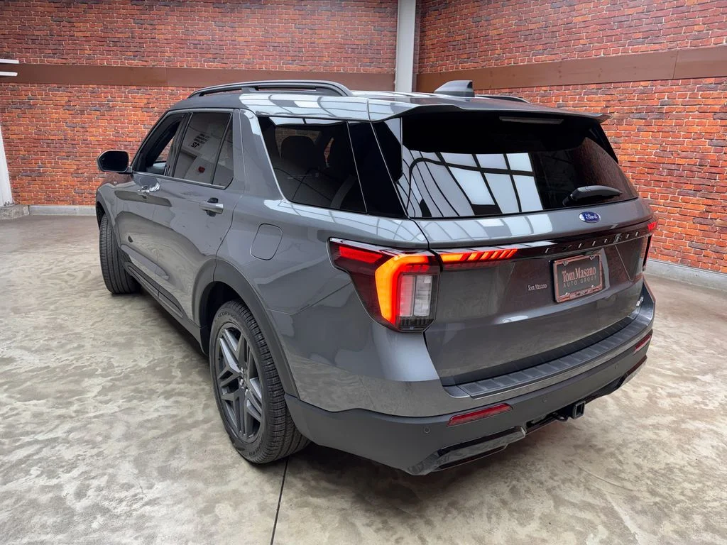 New 2026 Carbonized Gray Metallic Ford ST-Line image 2