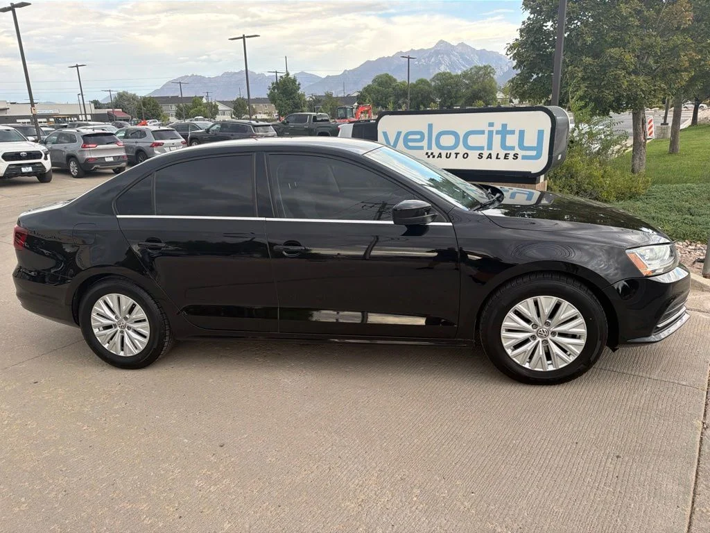 Used 2017 Black Volkswagen 1.4T S image 8