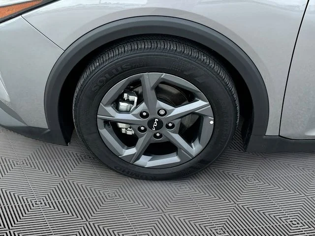 Used 2025 Gray Kia LXS image 28