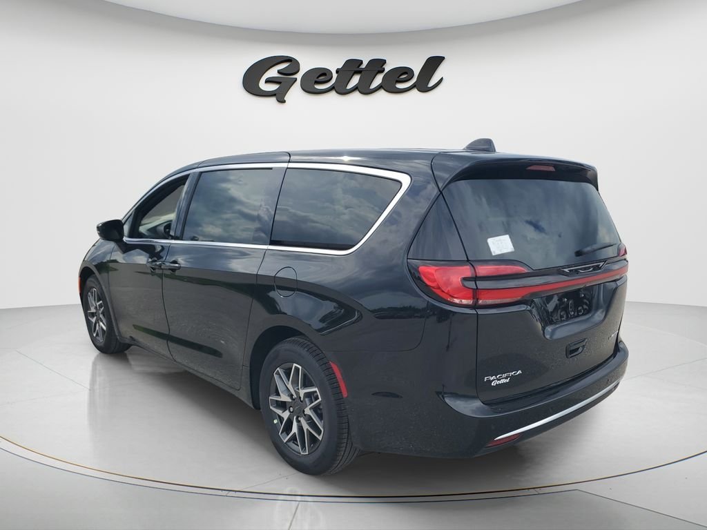 New 2027 Diamond Black Crystal Pearl-Coat Exterior Paint Chrysler Limited image 7