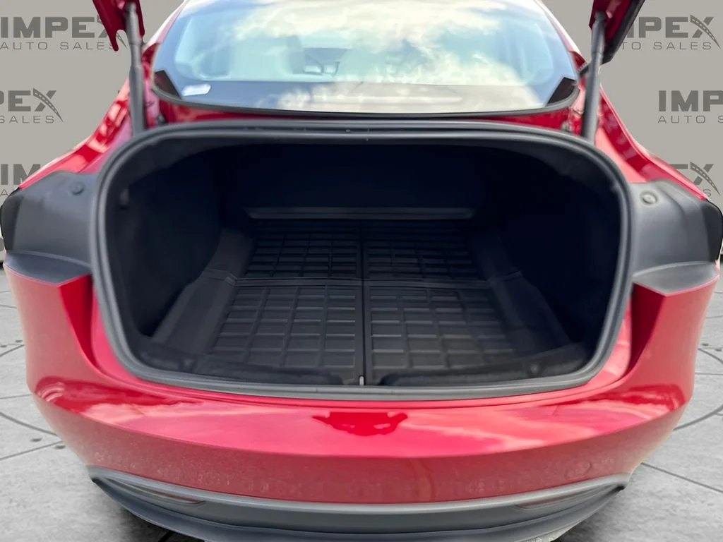 Used 2024  Tesla Base image 31