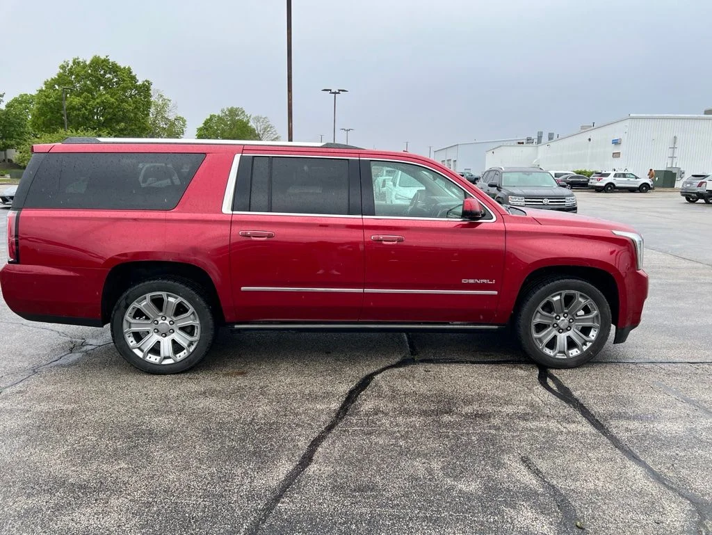 Used 2015 GMC Yukon XL Denali with VIN 1GKS2JKJ9FR659928 for sale in Champaign, IL