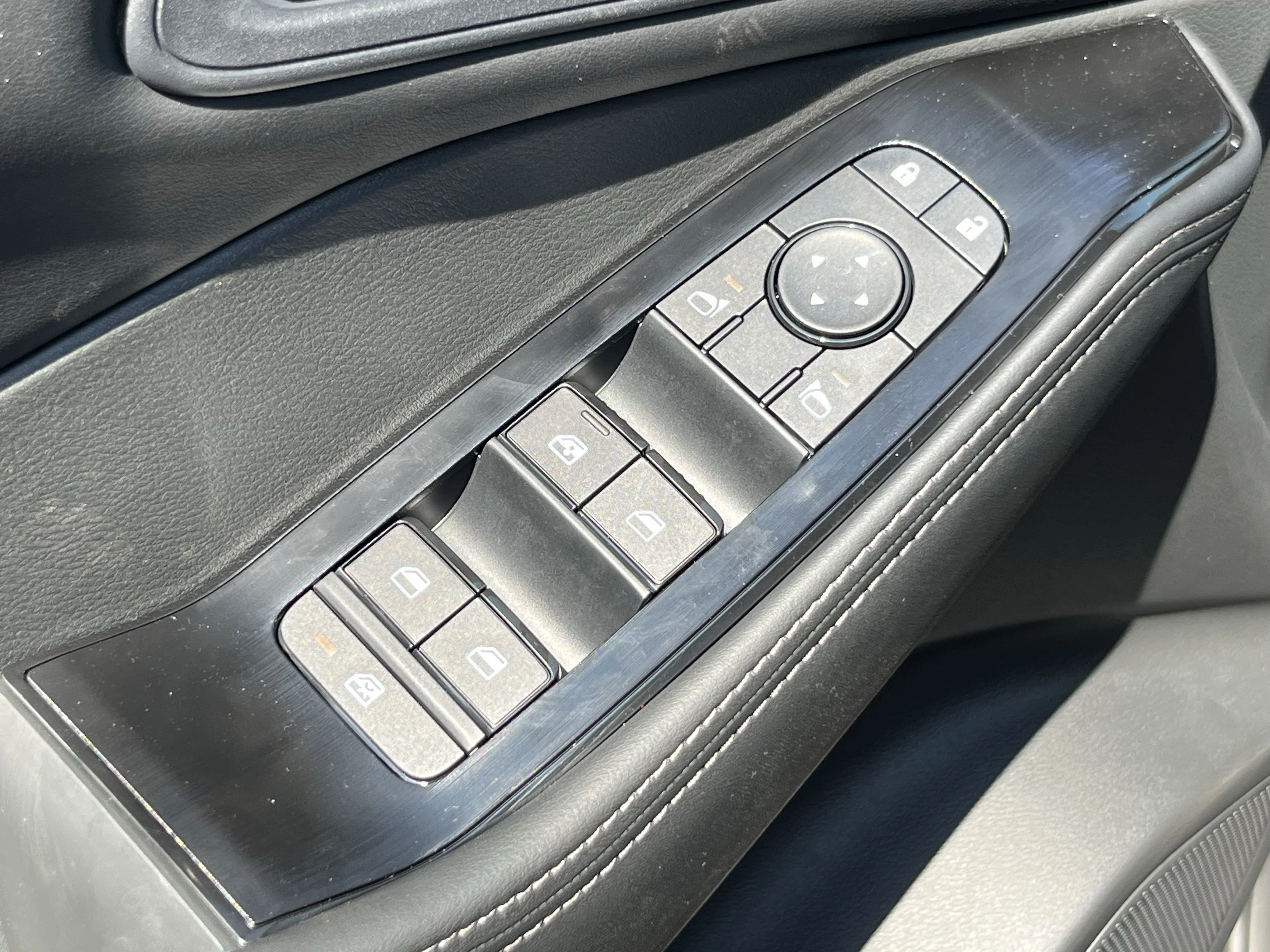 New 2026 Deep Ocean Blue Pearl Nissan SV image 22
