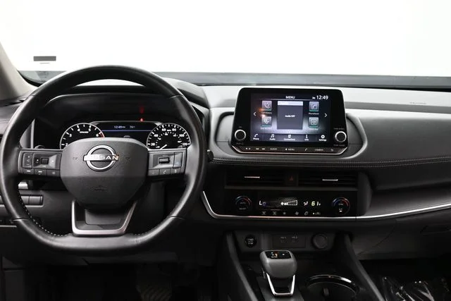 Used 2025 Gray Nissan SV image 19
