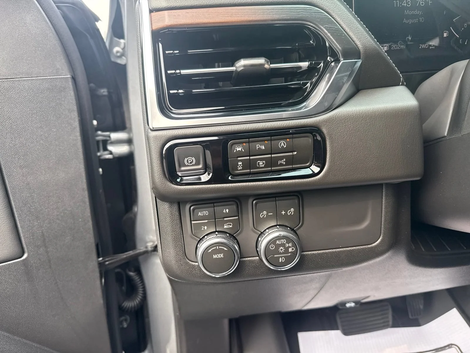 2026 GMC Yukon XL Denali - Photo 15