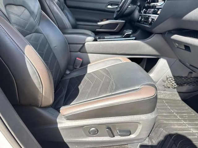 Used 2023 Gray Nissan Platinum image 25