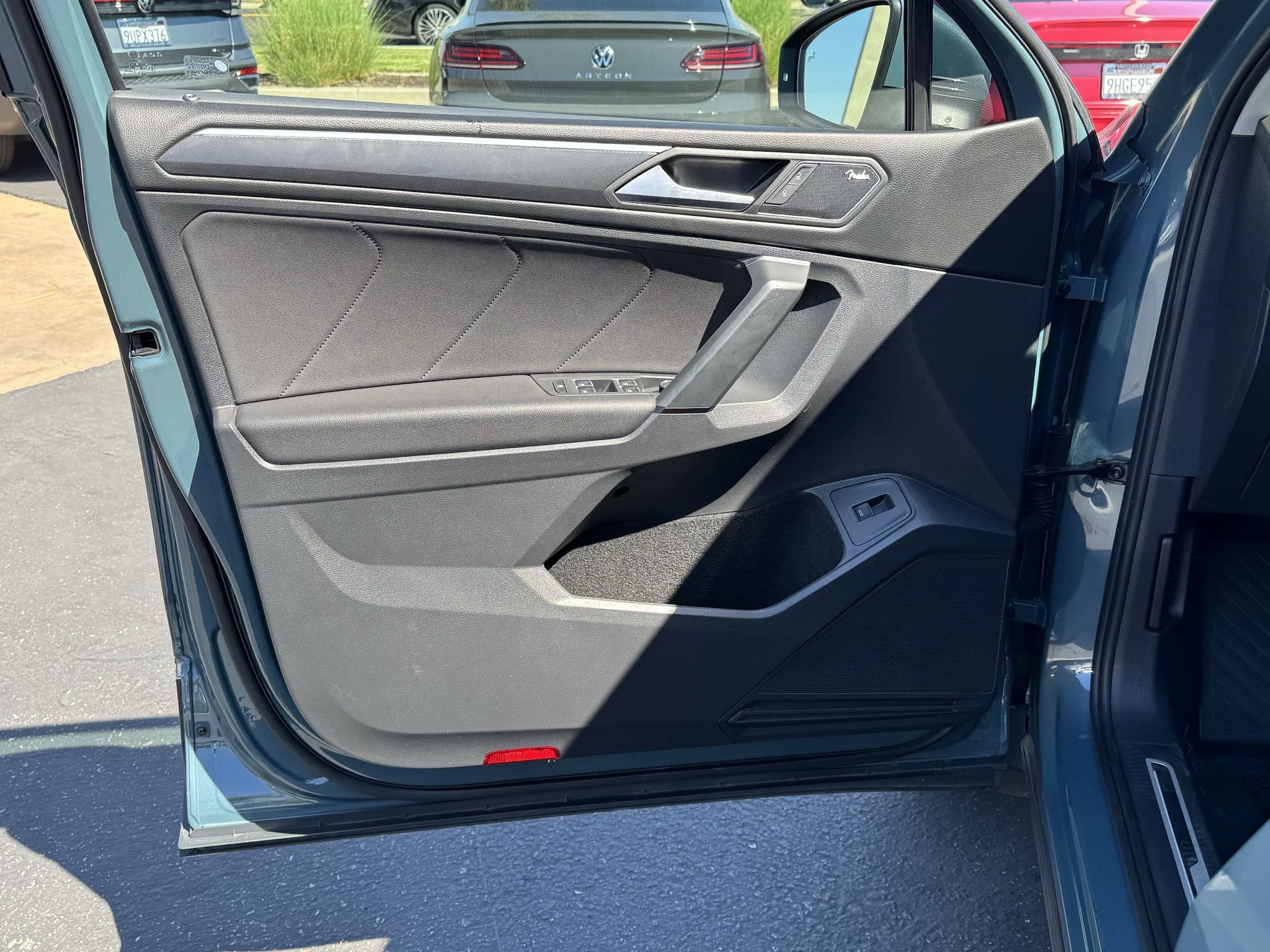 Used 2019 Stone Blue Metallic Volkswagen SEL Premium image 11