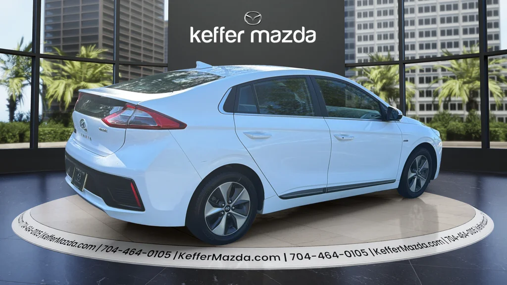 Used 2019 Ceramic White Hyundai Limited image 7