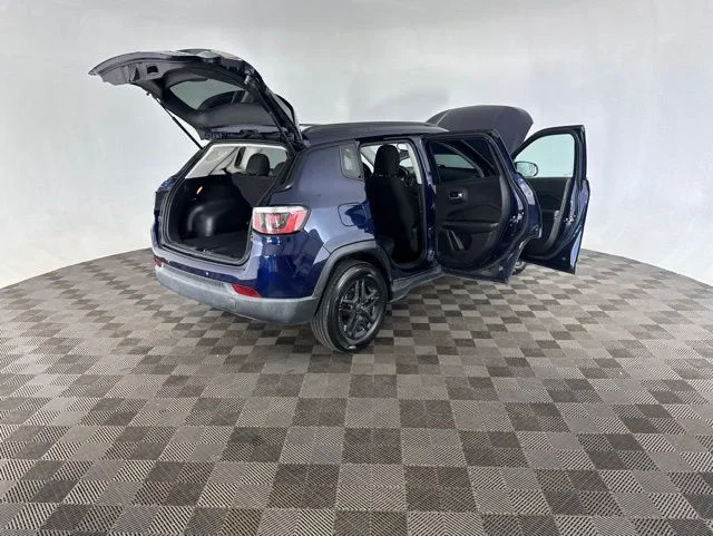 Used 2018 Blue Jeep Sport image 17