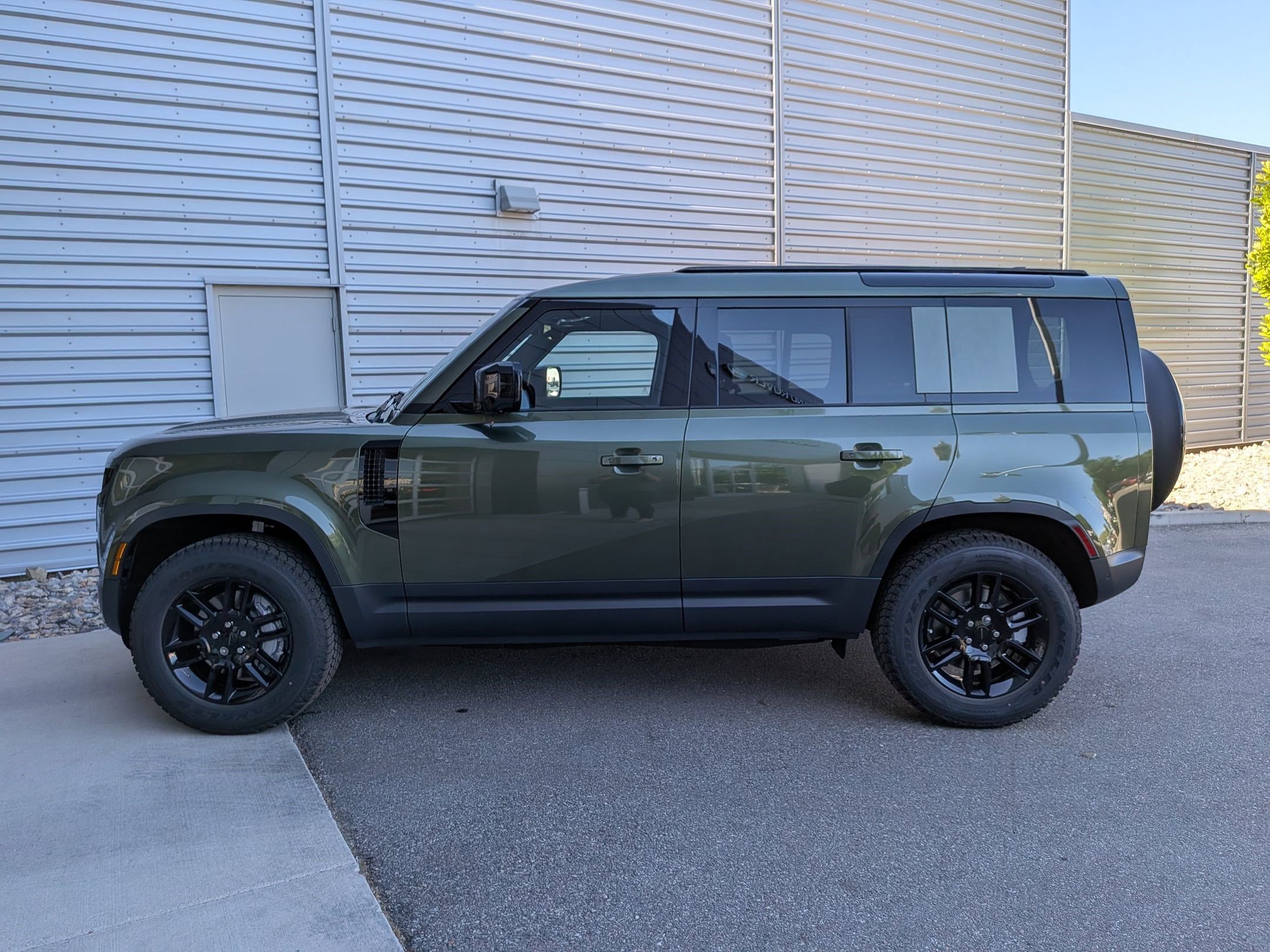 New 2026 Woolstone Green Land Rover P300 S image 9