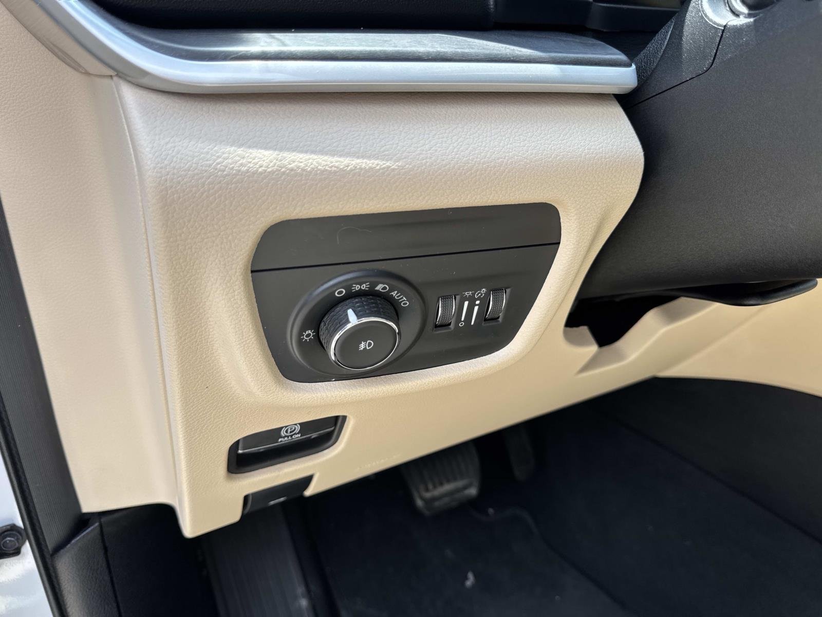 Used 2023 Bright White Clearcoat Jeep Limited image 20