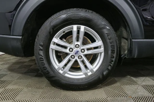 Used 2023 Black Ford XLT image 16