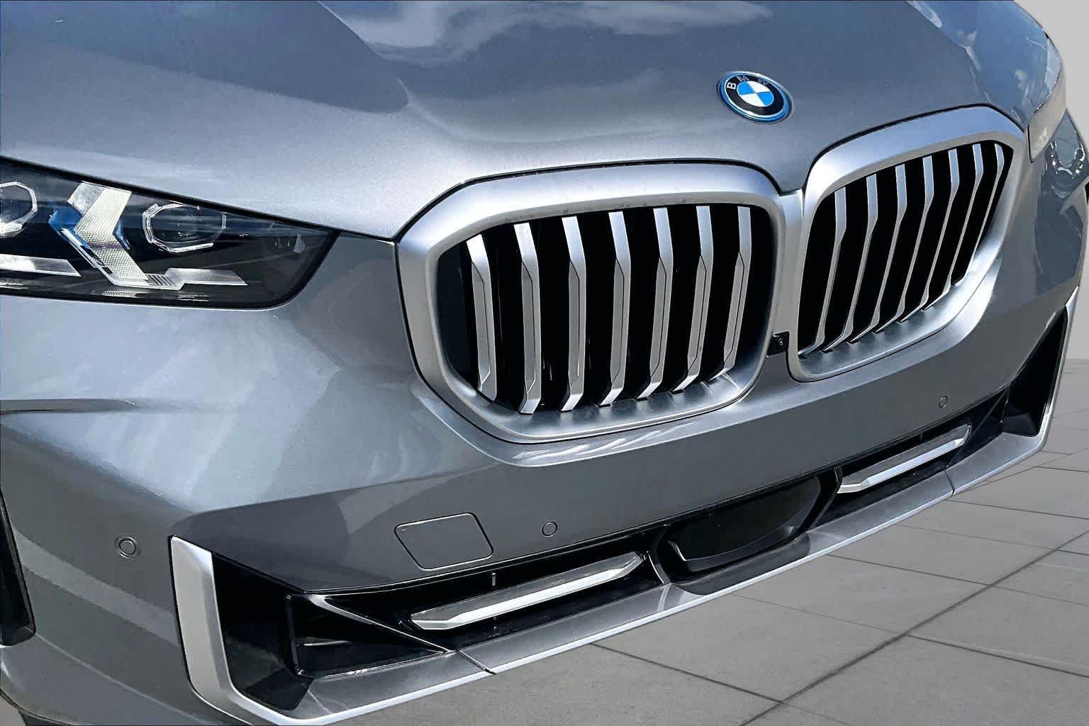 Used 2026 Skyscraper Grey Metallic BMW xDrive50e image 28