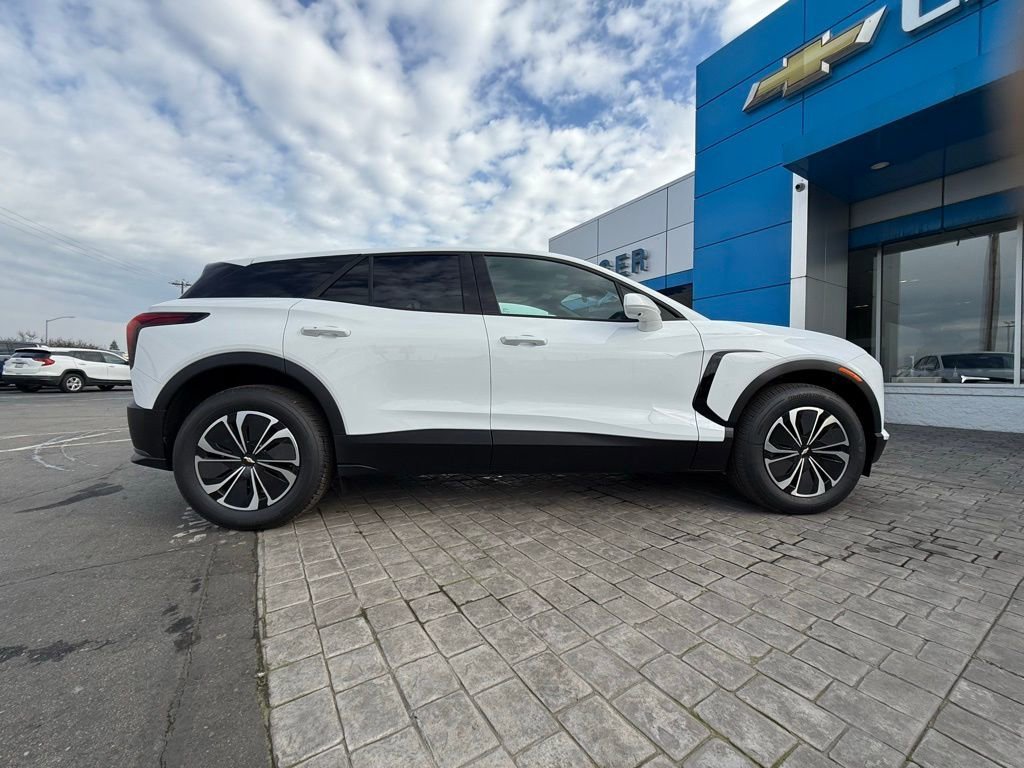 New 2026 Summit White Chevrolet LT image 10