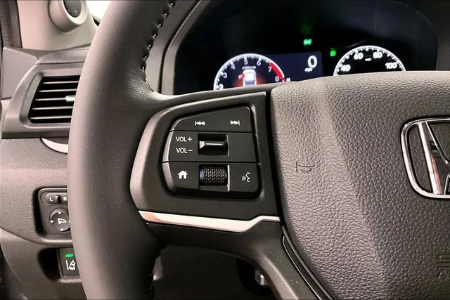 Used 2025 Sonic Gray Pearl Honda RTL image 27