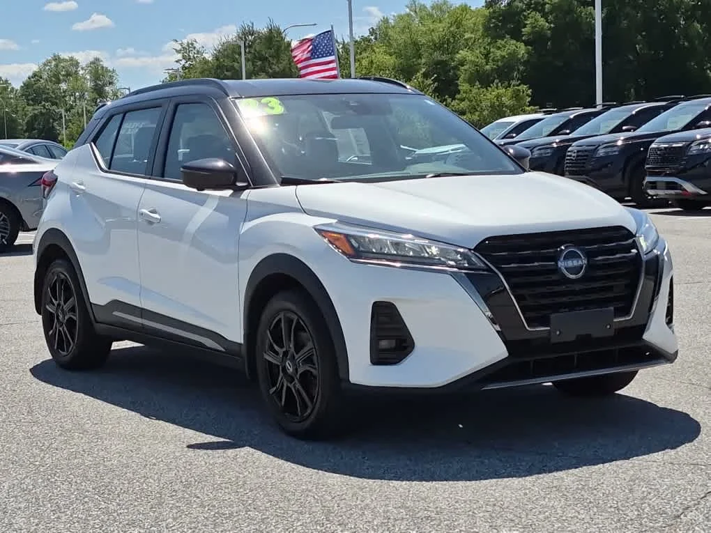 Certified Used 2023 Aspen White Tricoat/Super Black Nissan SR image 2
