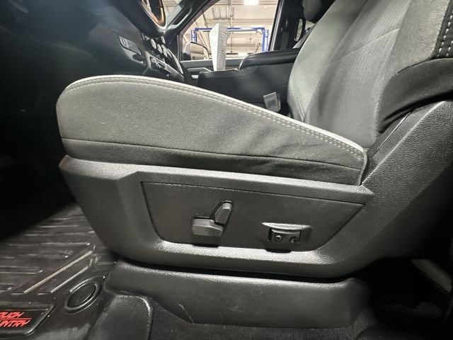 Used 2022 White Ram Big Horn image 18