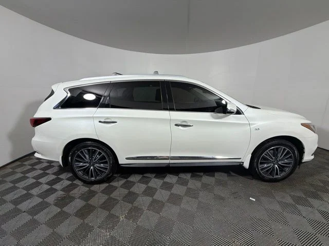 Certified Used 2019 White INFINITI LUXE image 16