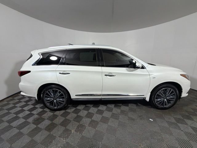 Certified Used 2019 White INFINITI LUXE image 16