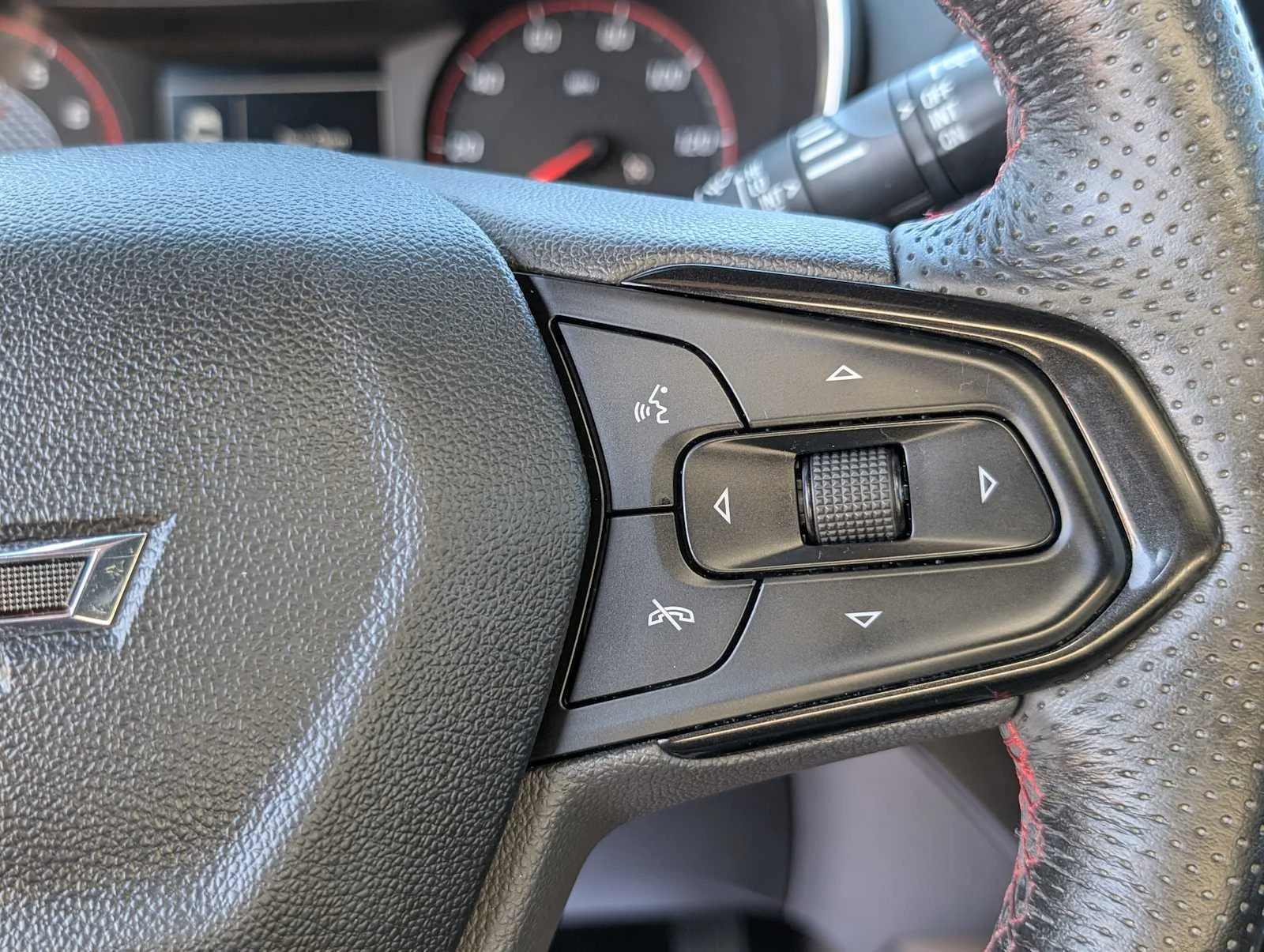 Used 2022 SUMMIT WHITE Chevrolet RS image 35