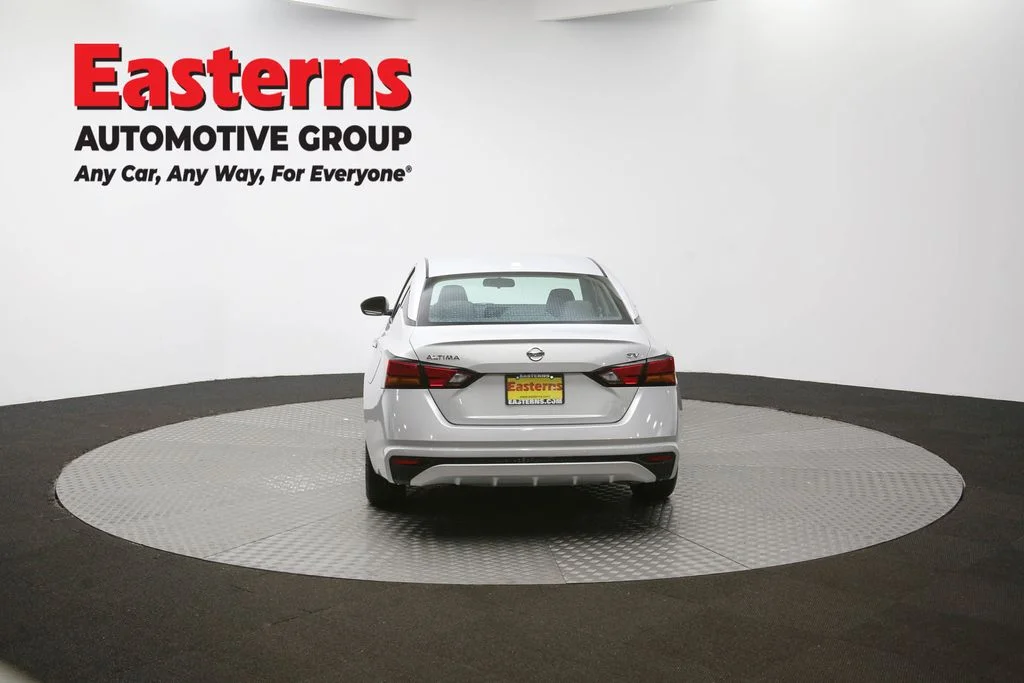 Used 2022 Silver Nissan 2.5 SV image 62
