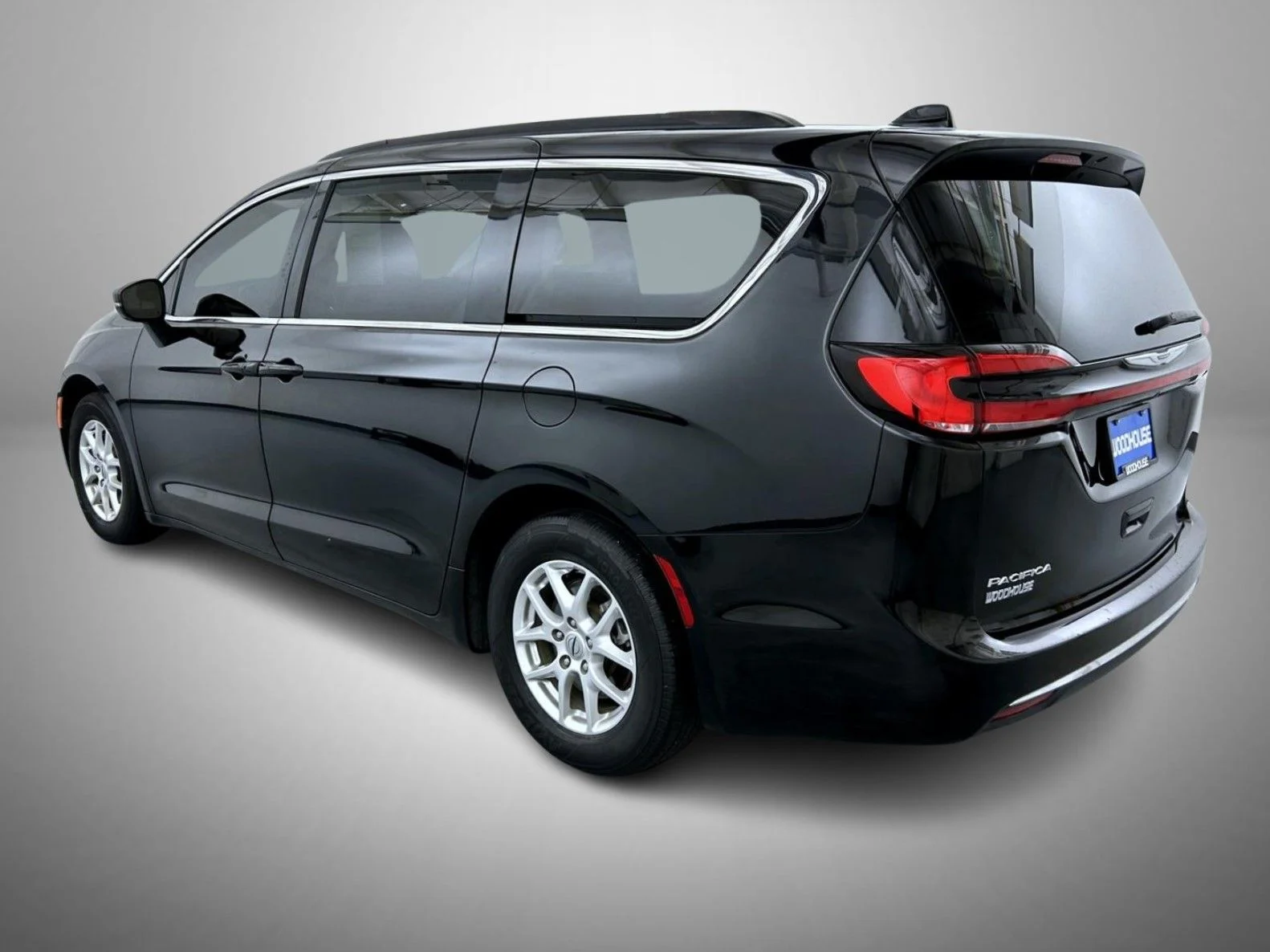 Used 2022 Black Chrysler Touring L image 7