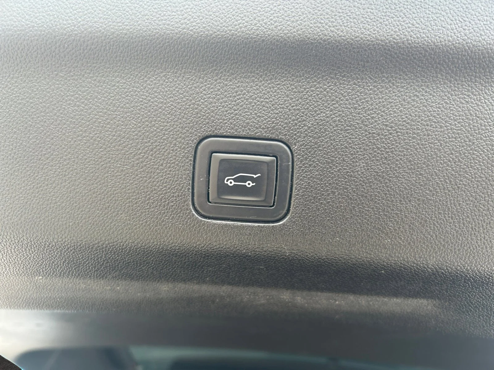 Used 2023 Black GMC SLT 4WD image 11