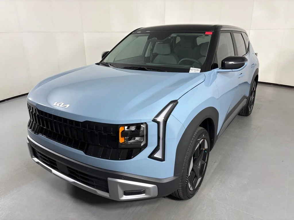 New 2027 Frost Blue / Black Roof Kia S image 4