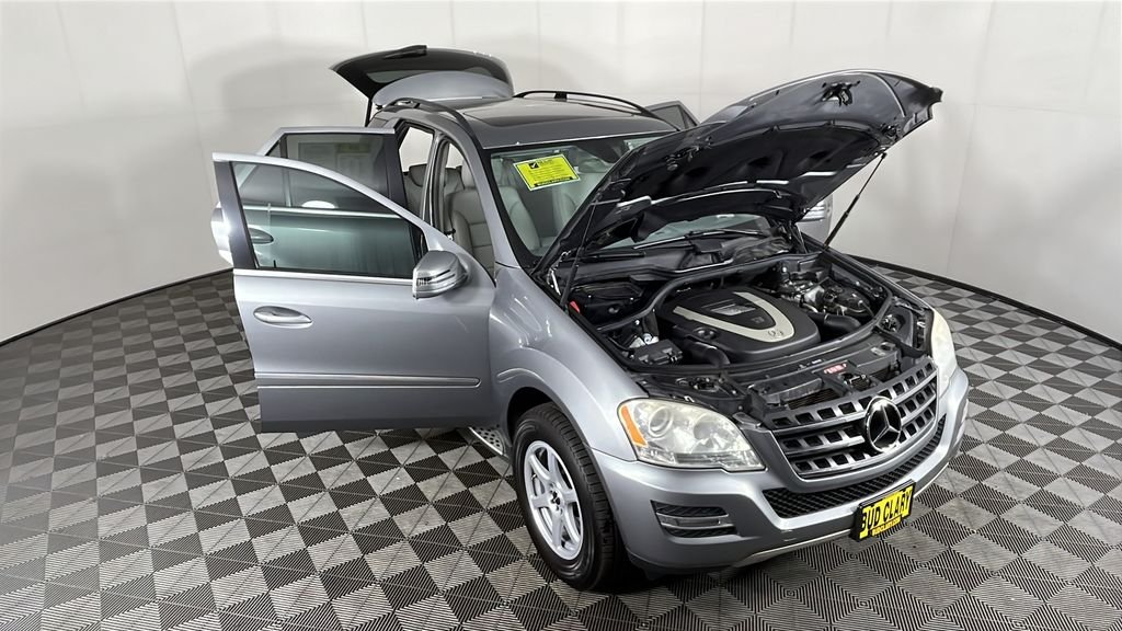 Used 2011  Mercedes-Benz ML 350 image 3