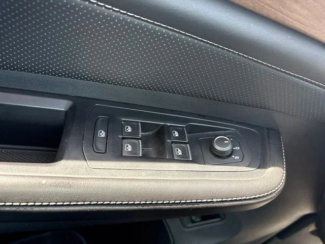2024 Volkswagen Atlas SE w/Tech - Photo 18