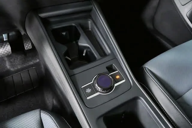 New 2026 Platinum Gray Metallic Volkswagen SE image 16