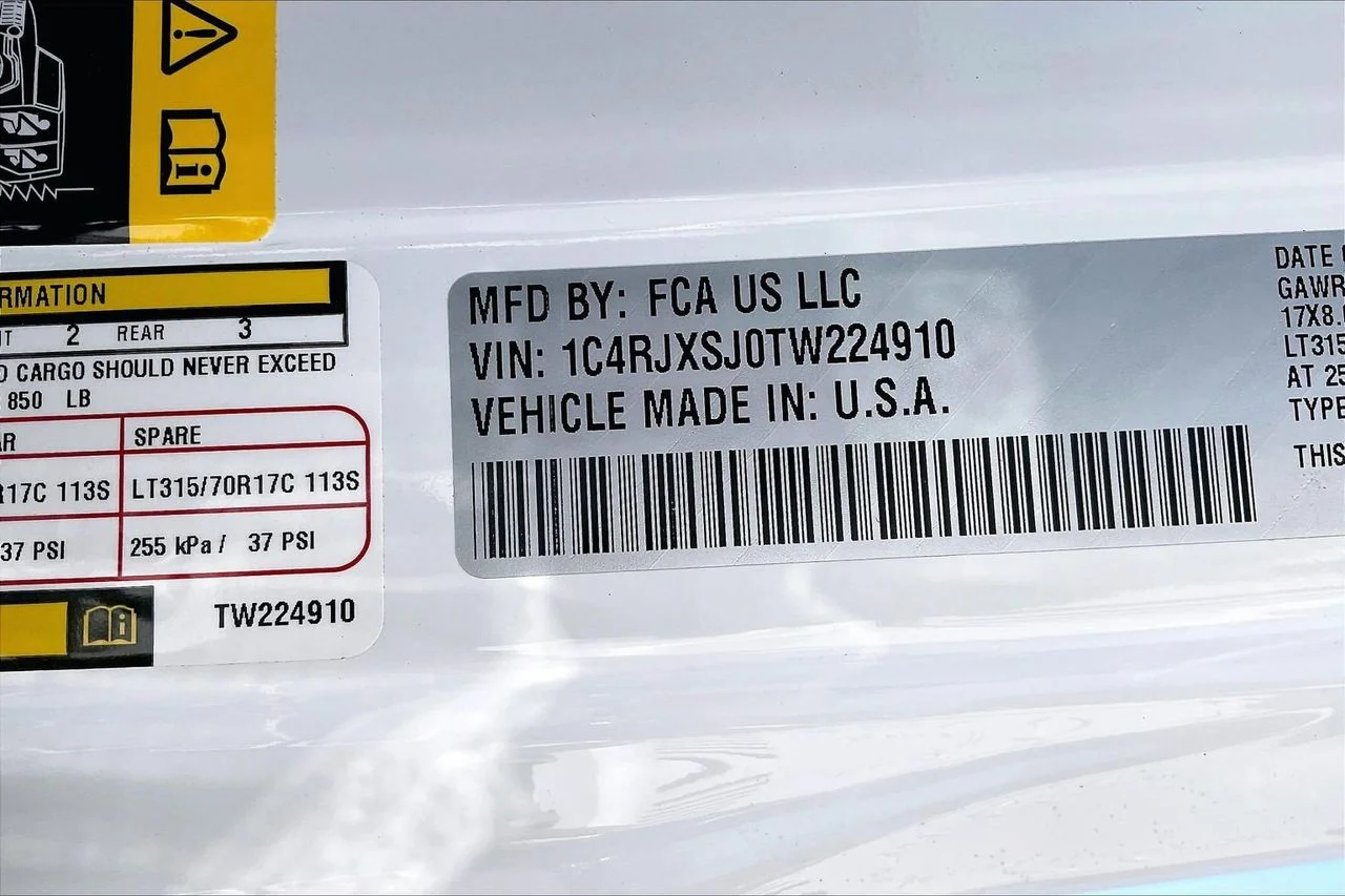 New 2026 Bright White Clear-Coat Exterior Paint Jeep Moab 392 image 36