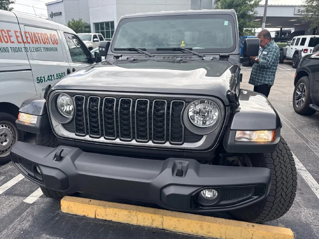 2025 Jeep Gladiator Nighthawk