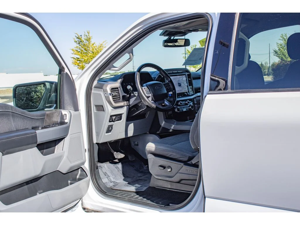 Used 2024 Oxford White Ford XLT image 25