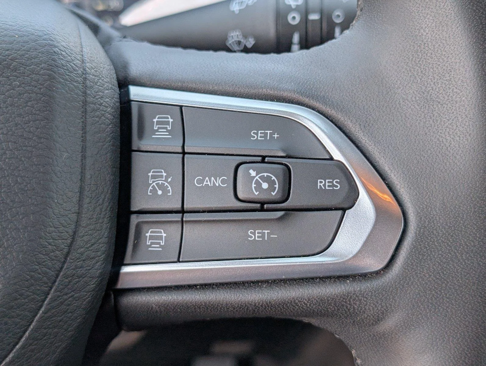 Used 2024 Sting-Gray Clearcoat Jeep Limited image 29
