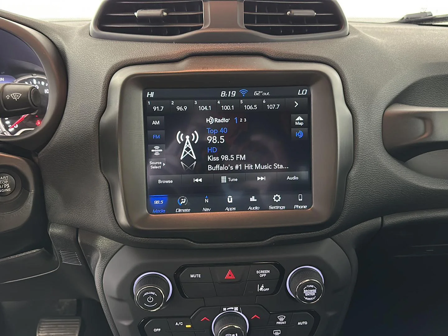 Used 2022 Sting-Gray Clearcoat Jeep Latitude image 21