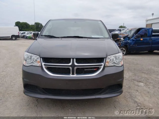 Used 2018 Gray Dodge SE image 2
