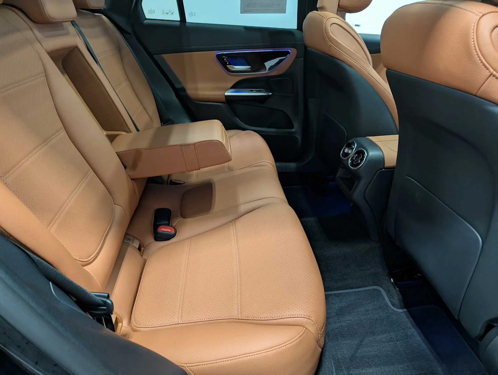 Used 2025 Black Mercedes-Benz GLC 300 image 37