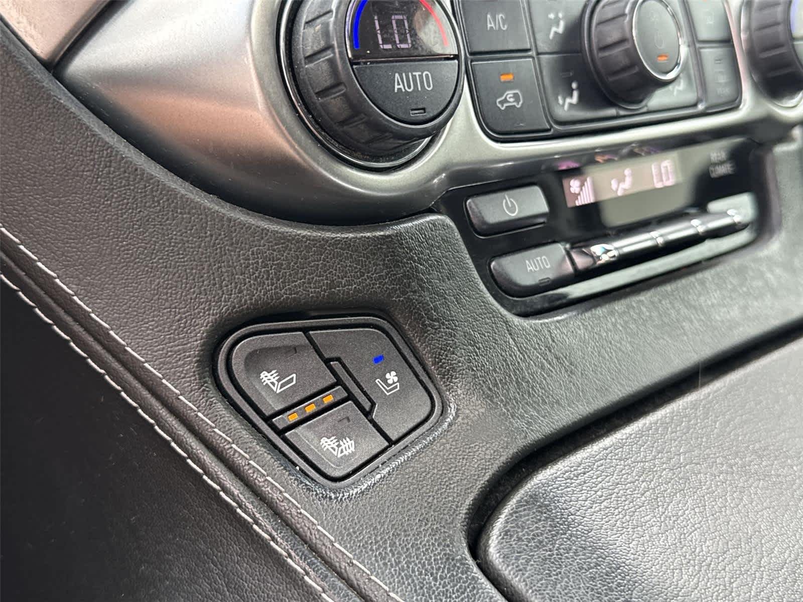 Used 2017 BLACK Chevrolet Premier image 18
