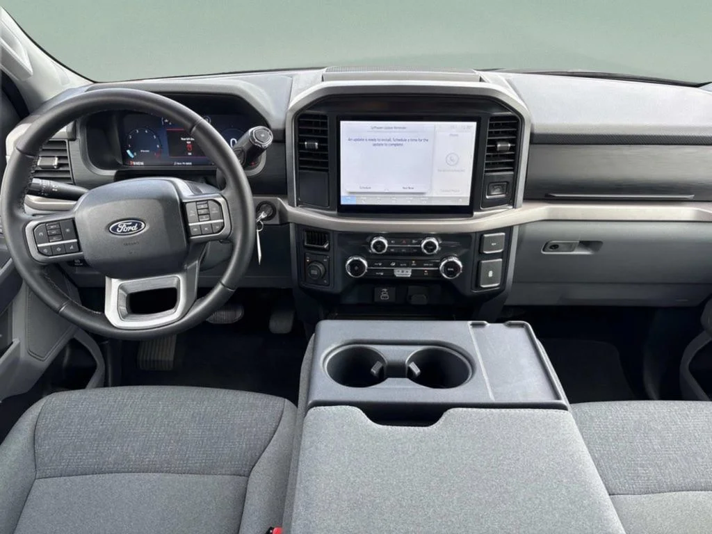 Used 2025 Silver Metallic Ford XLT image 16