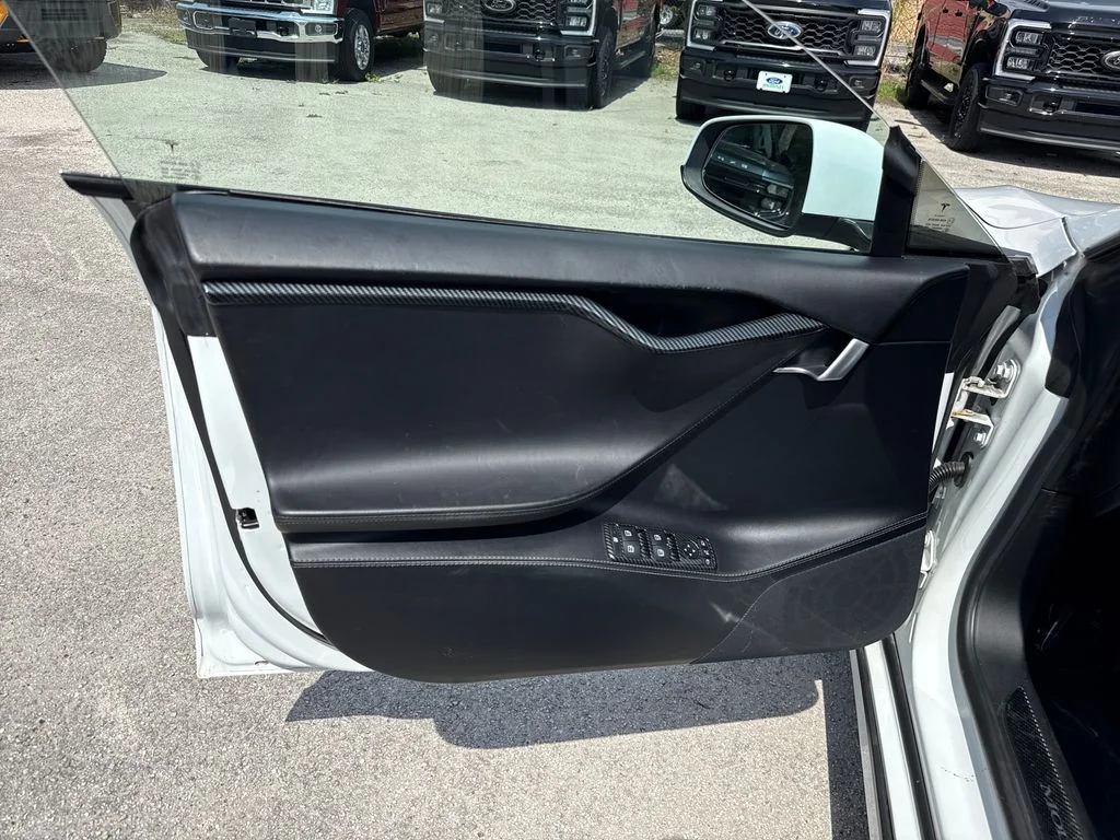 Used 2017  Tesla 75 image 10