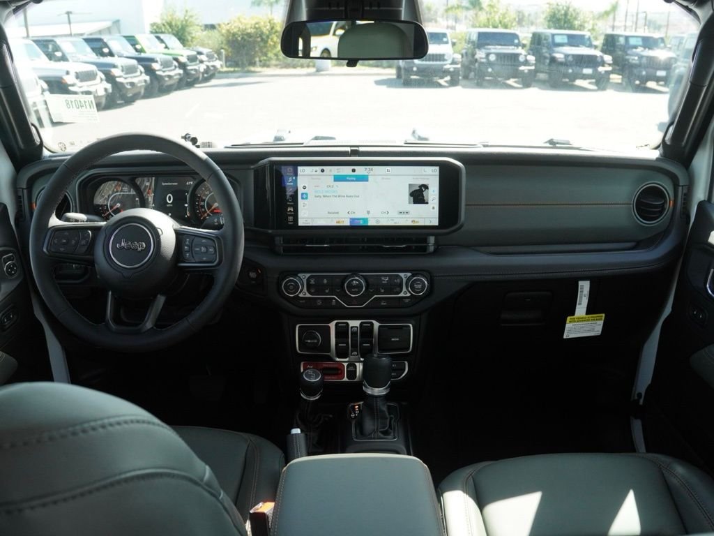 New 2026 Bright White Clear-Coat Exterior Paint Jeep Mojave image 21