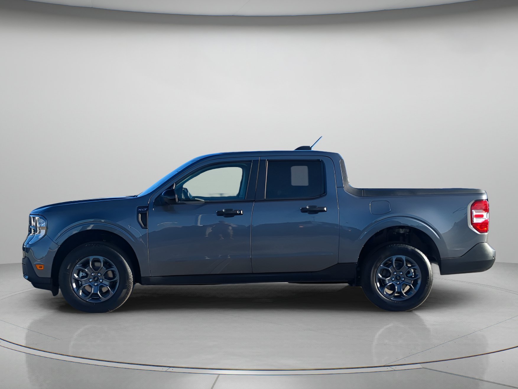 New 2026 Carbonized Gray Metallic Ford XLT image 40