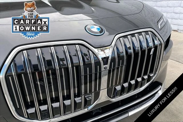 Used 2023 Gray BMW xDrive60 image 30