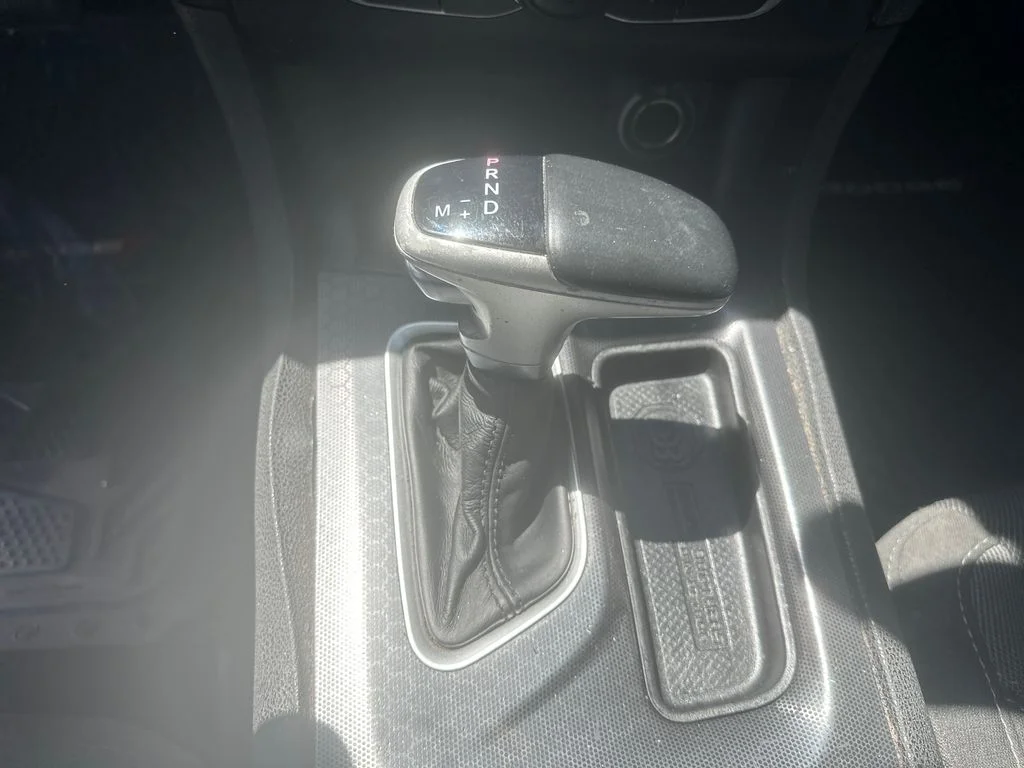 Used 2018 Silver Dodge V6 image 14