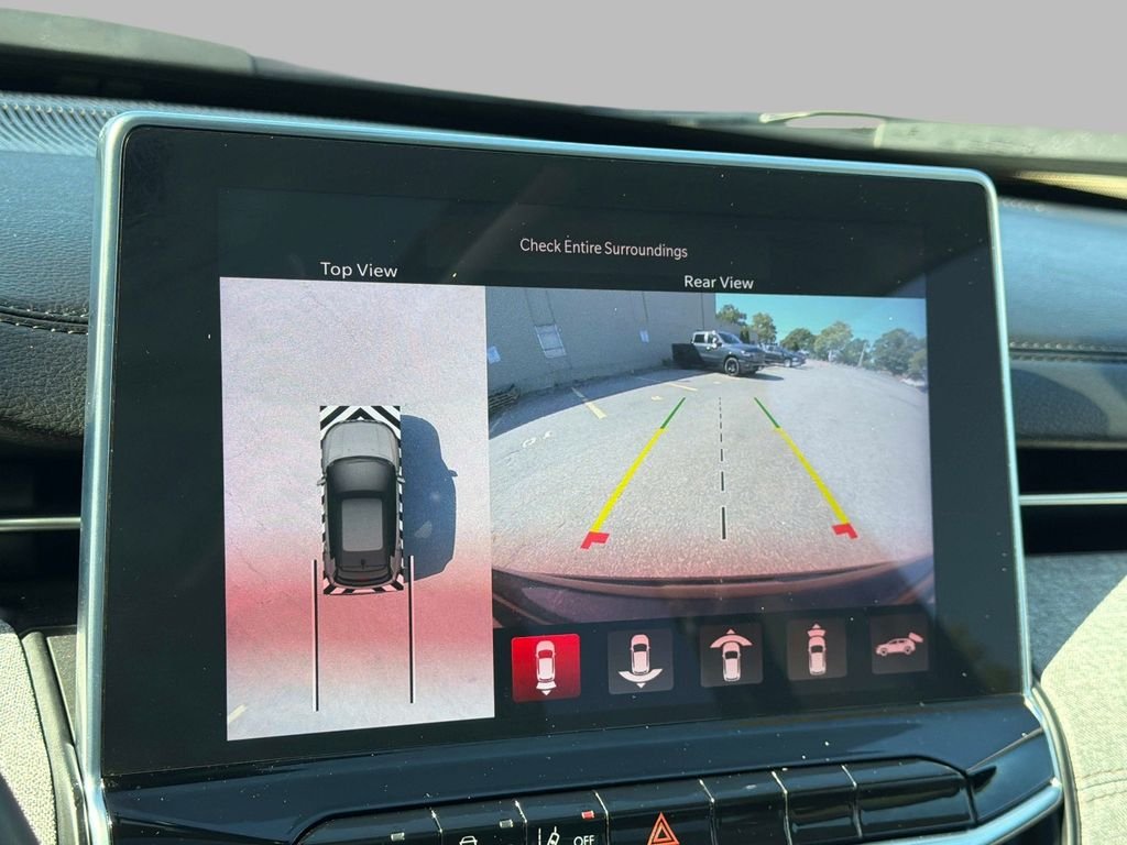 Used 2022 Black Jeep Latitude Lux image 29
