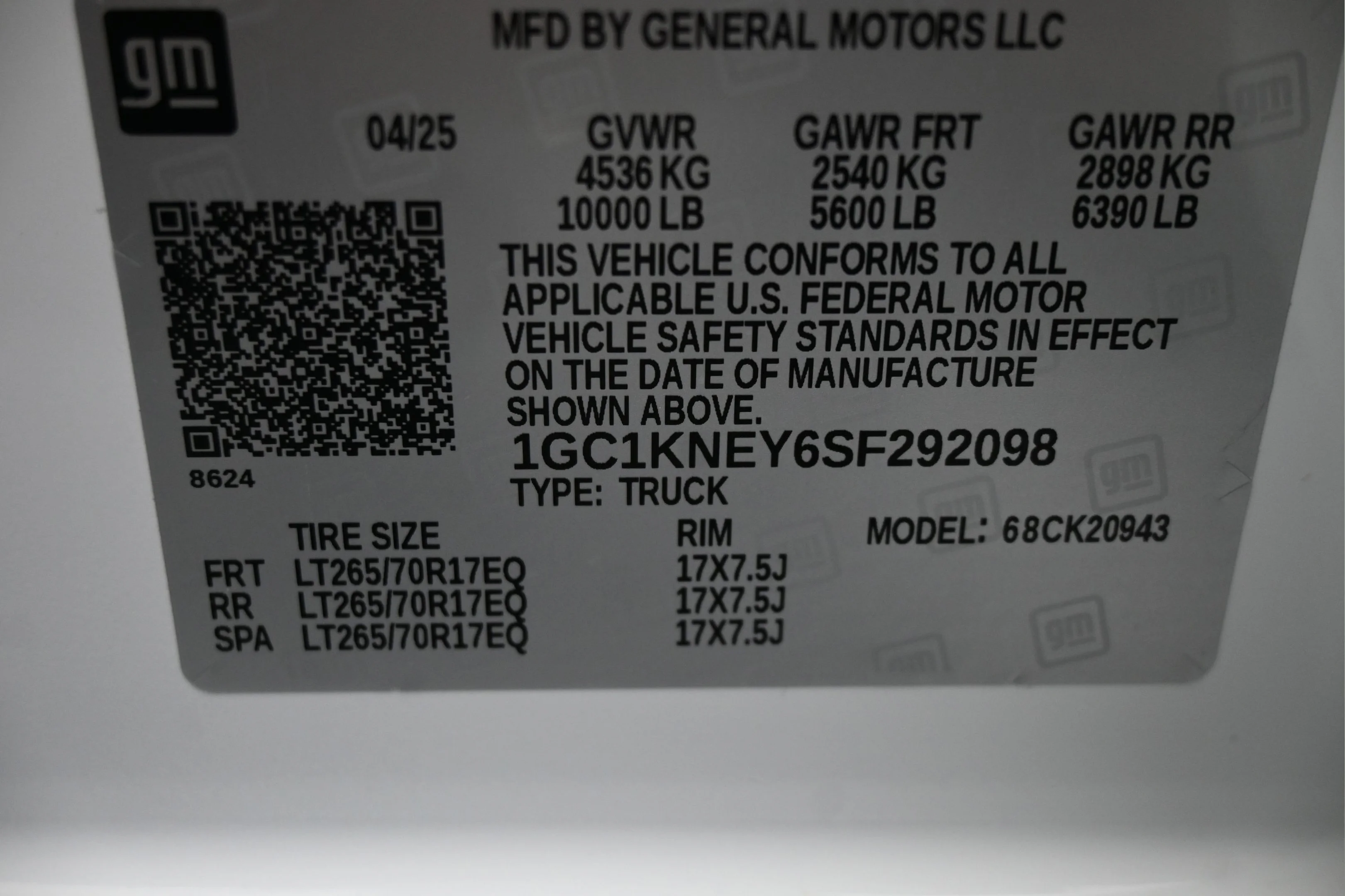Used 2025 Summit White Chevrolet LT image 25