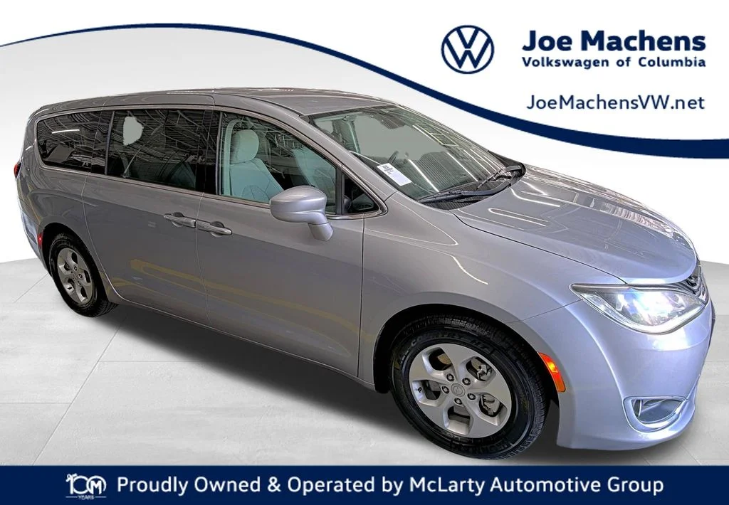 Used 2018 Silver Chrysler Touring Plus image 1