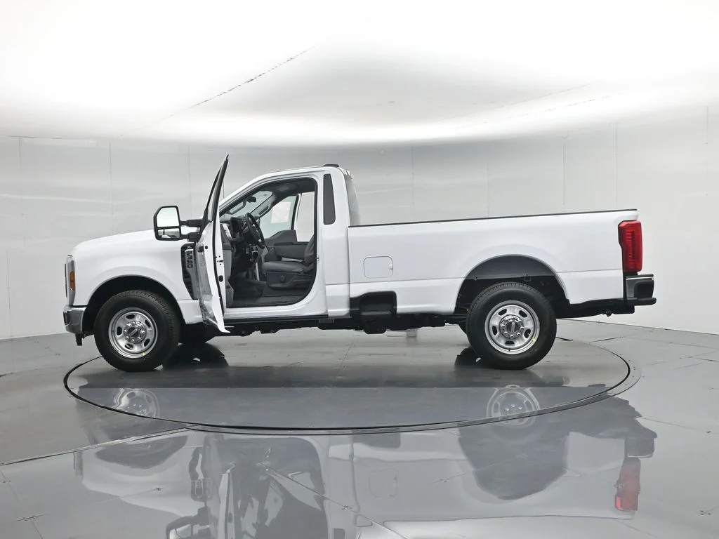 New 2026 Oxford White Ford XL image 30